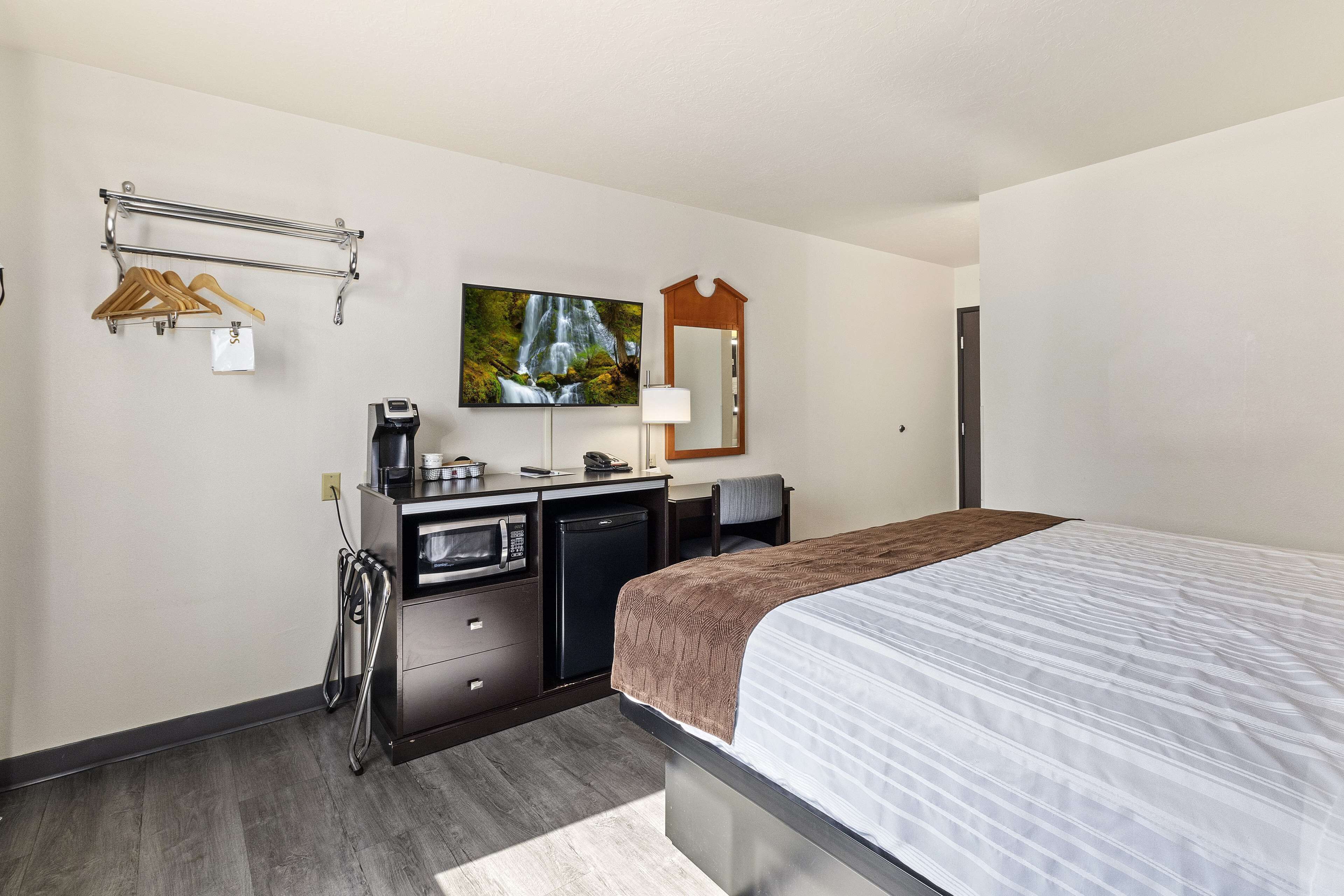 1 bedroom, iron/ironing board, free cots/infant beds, rollaway beds