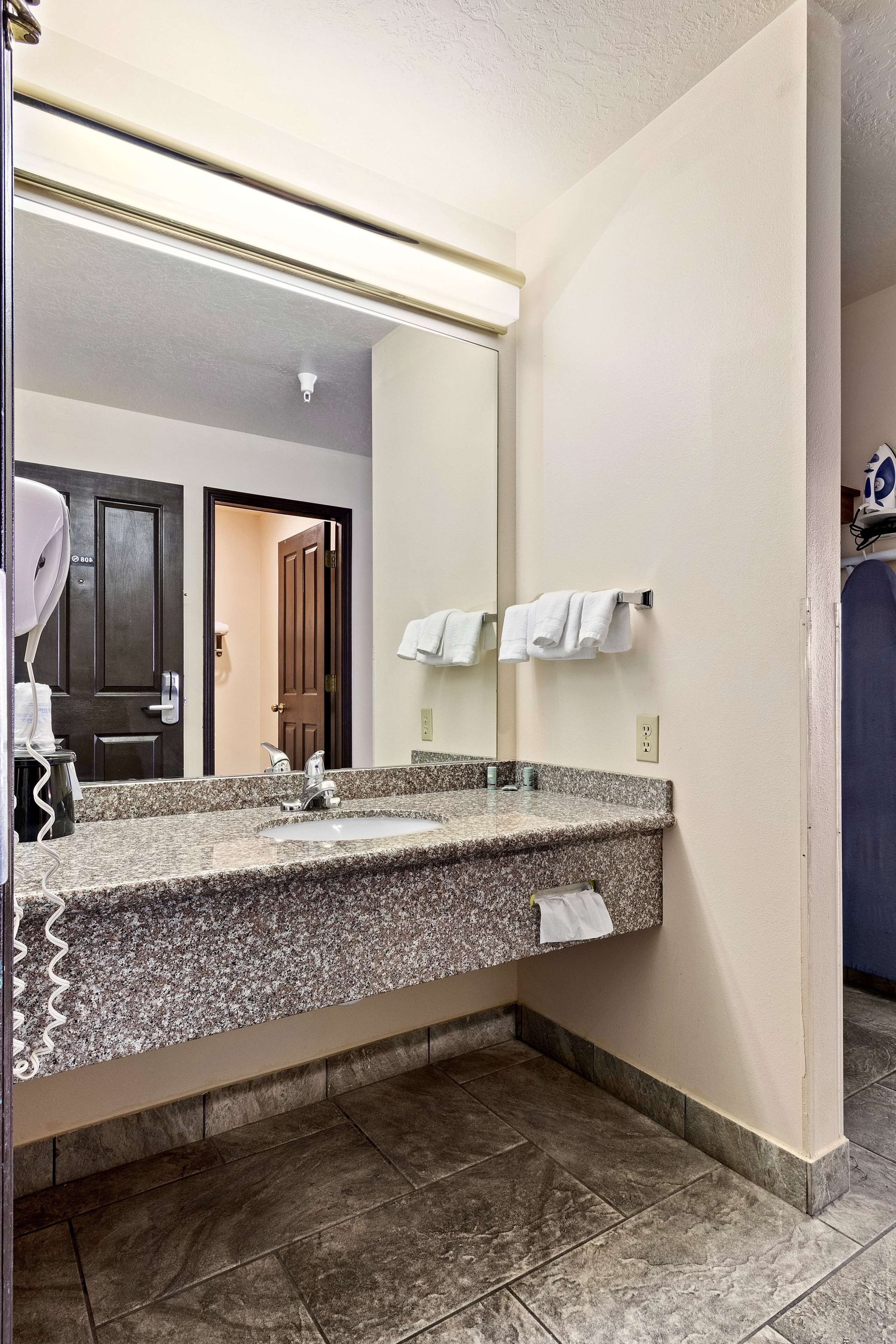 1 bedroom, iron/ironing board, free cots/infant beds, rollaway beds