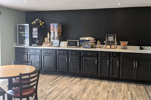 Super 8 by Wyndham Shelbyville