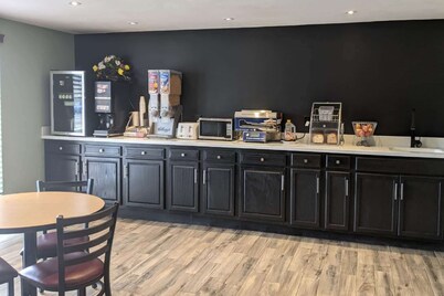 Super 8 by Wyndham Shelbyville