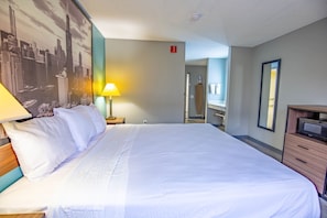 Pillow-top beds, in-room safe, individually decorated - Super 8 by Wyndham Rockford I-90/Casino District (Rockford)
