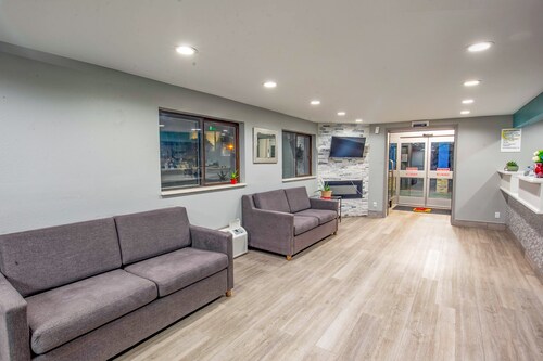 Super 8 by Wyndham Rockford I-90/Casino District