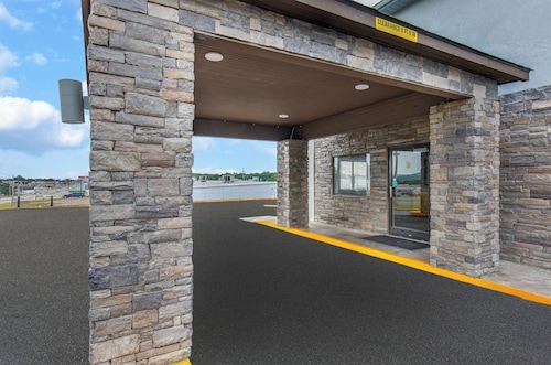 Super 8 by Wyndham Somerset