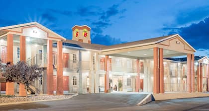 Super 8 by Wyndham Van Horn