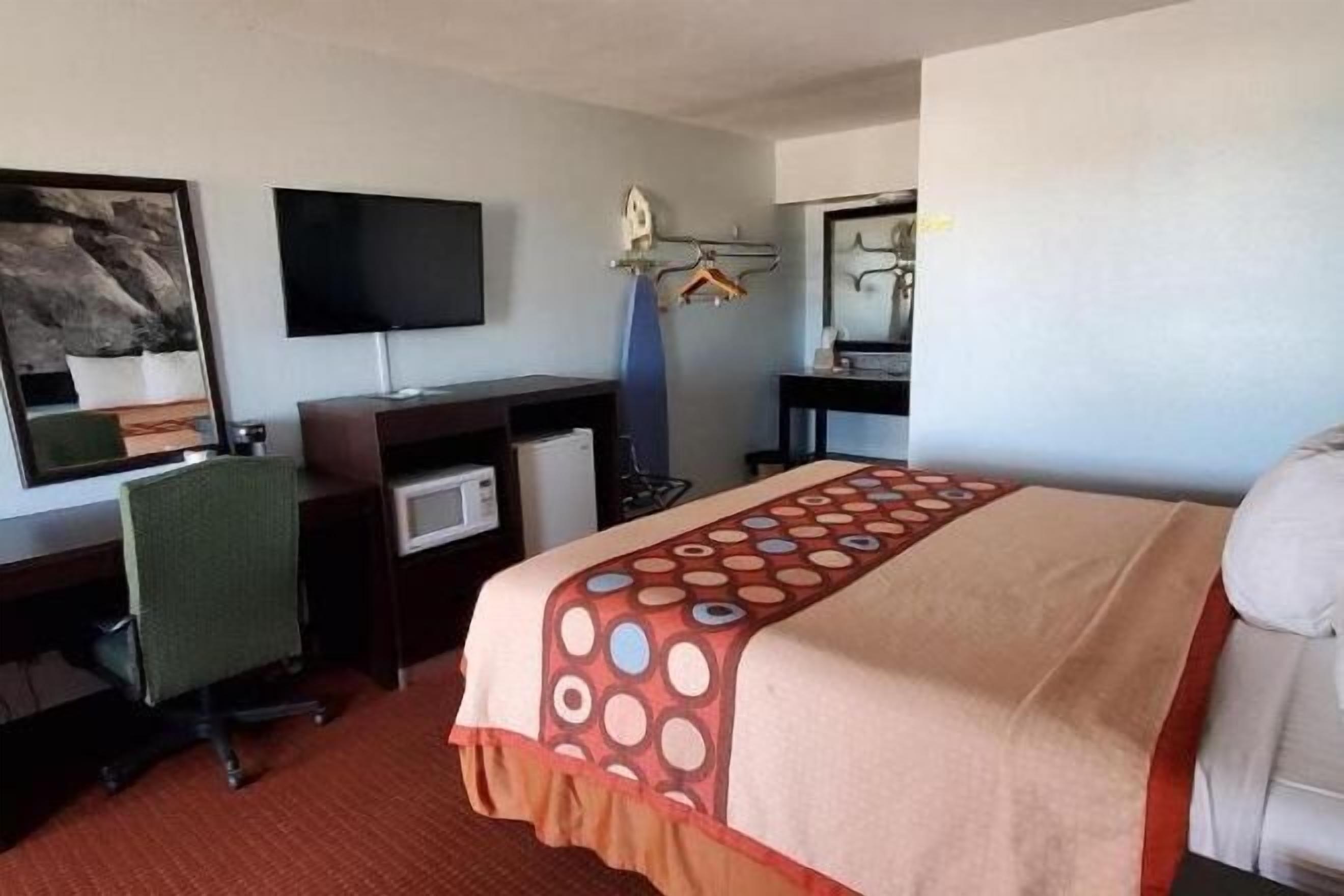 Dundyner, skrivebord, skrivebord for bærbar PC og blendingsgardiner