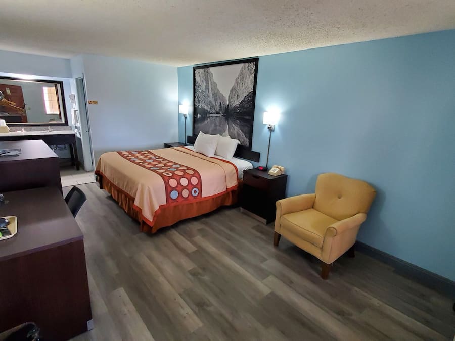 Quarto standard, 1 cama King | Edredons de pluma, escrivaninha, espaço de trabalho para notebook