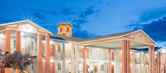 Super 8 by Wyndham Van Horn