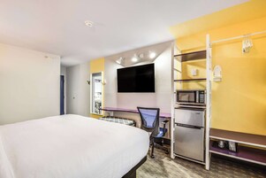 Cortinas blackout, tabla de planchar con plancha y wifi gratis 