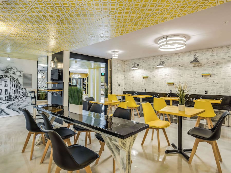 Bao gồm bữa sáng mang đi hàng ngày