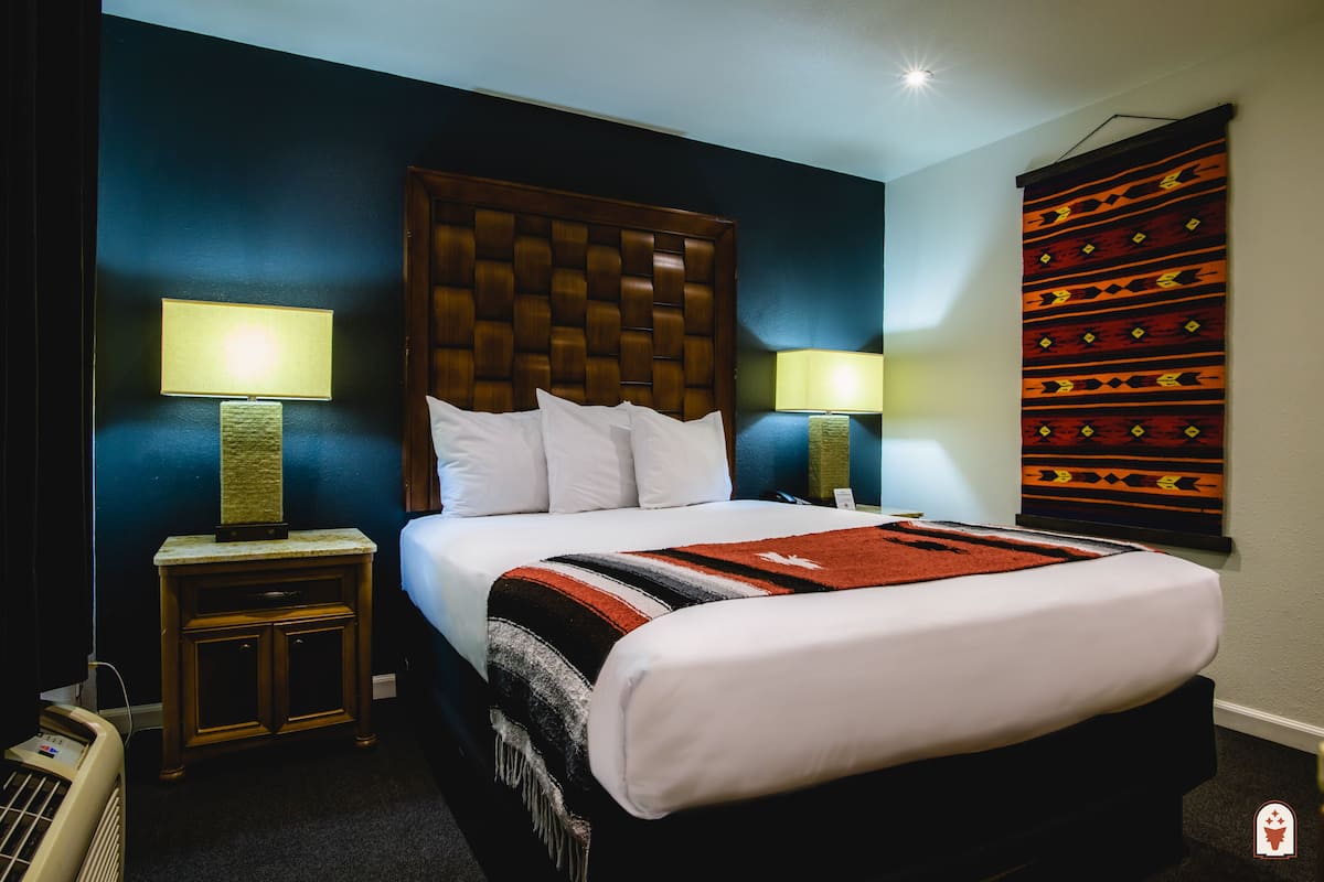 Standard Room, 1 Queen Bed (Single Queen Room) | Desk, laptop workspace, blackout drapes, iron/ironing board