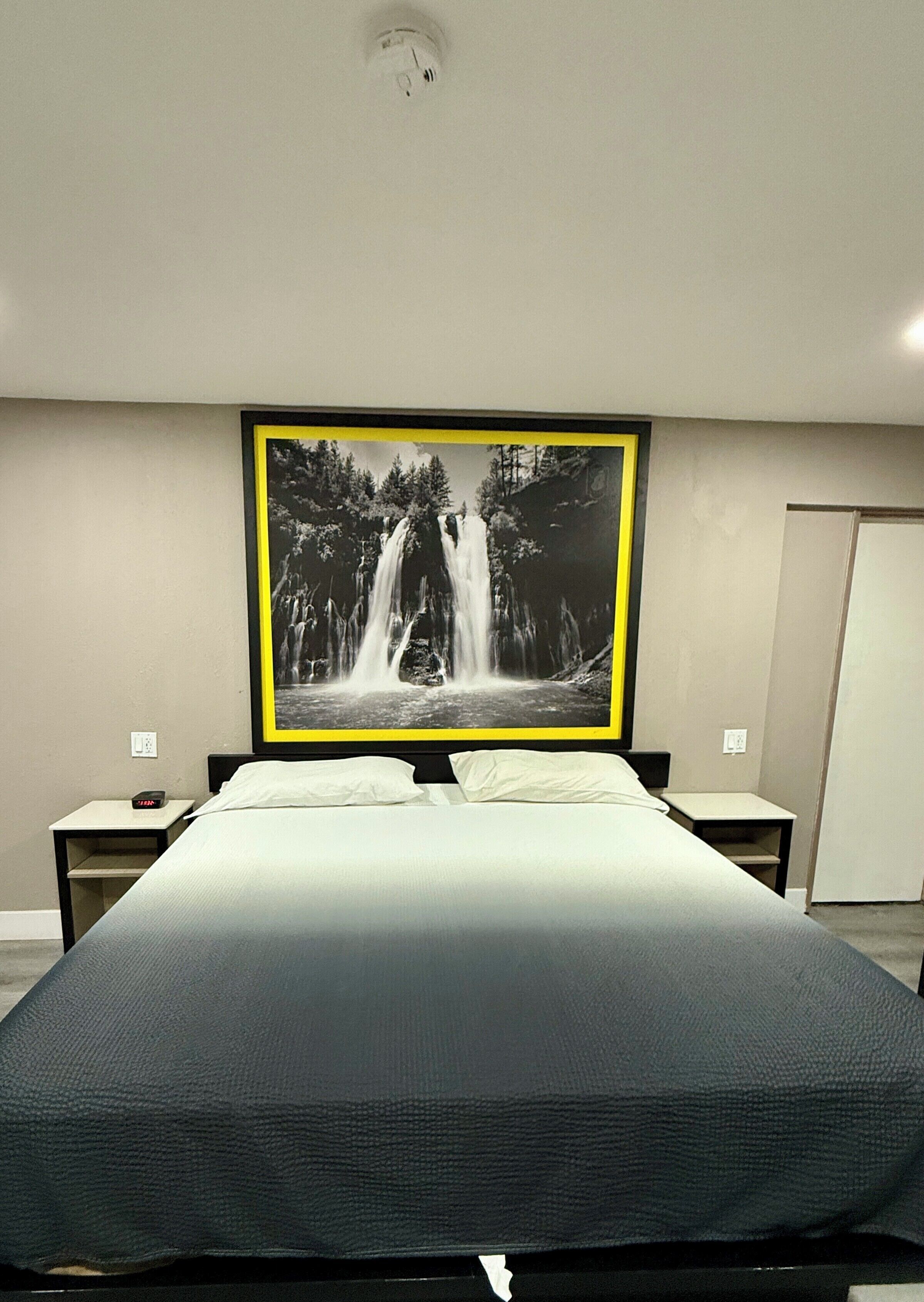 Photo - Super 8 by Wyndham Visalia
