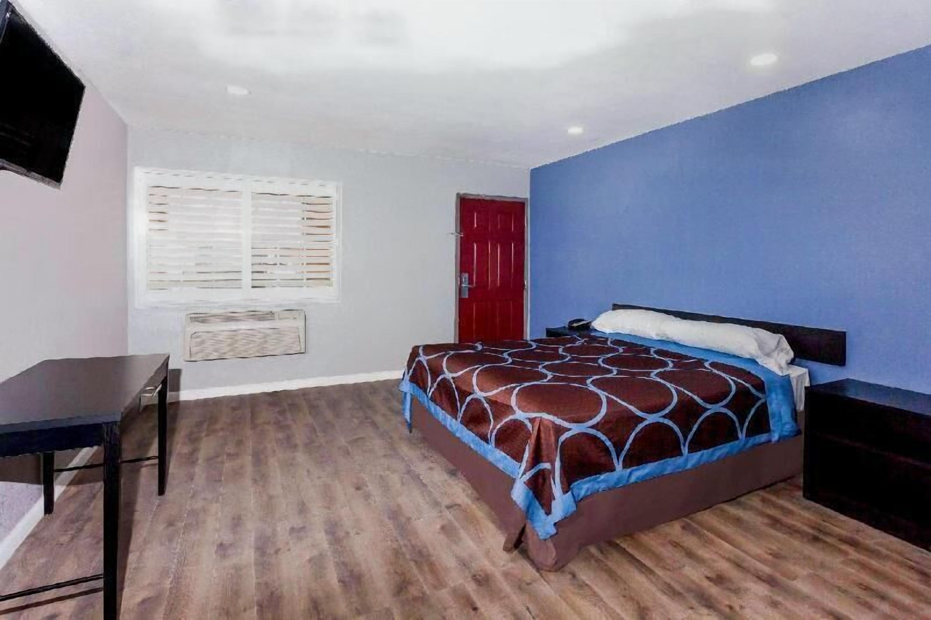 Free cribs/infant beds, free rollaway beds, free WiFi, bed sheets