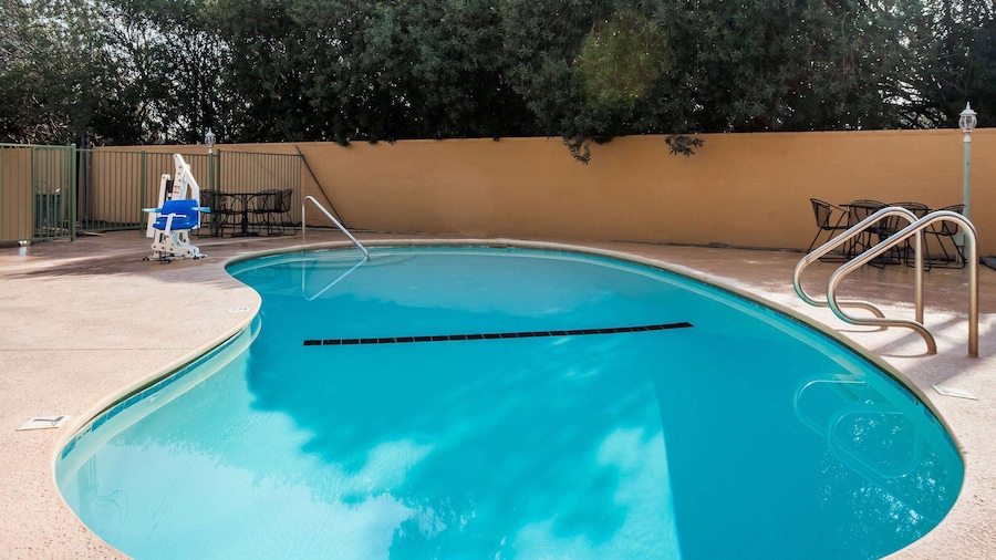 Super 8 by Wyndham Visalia