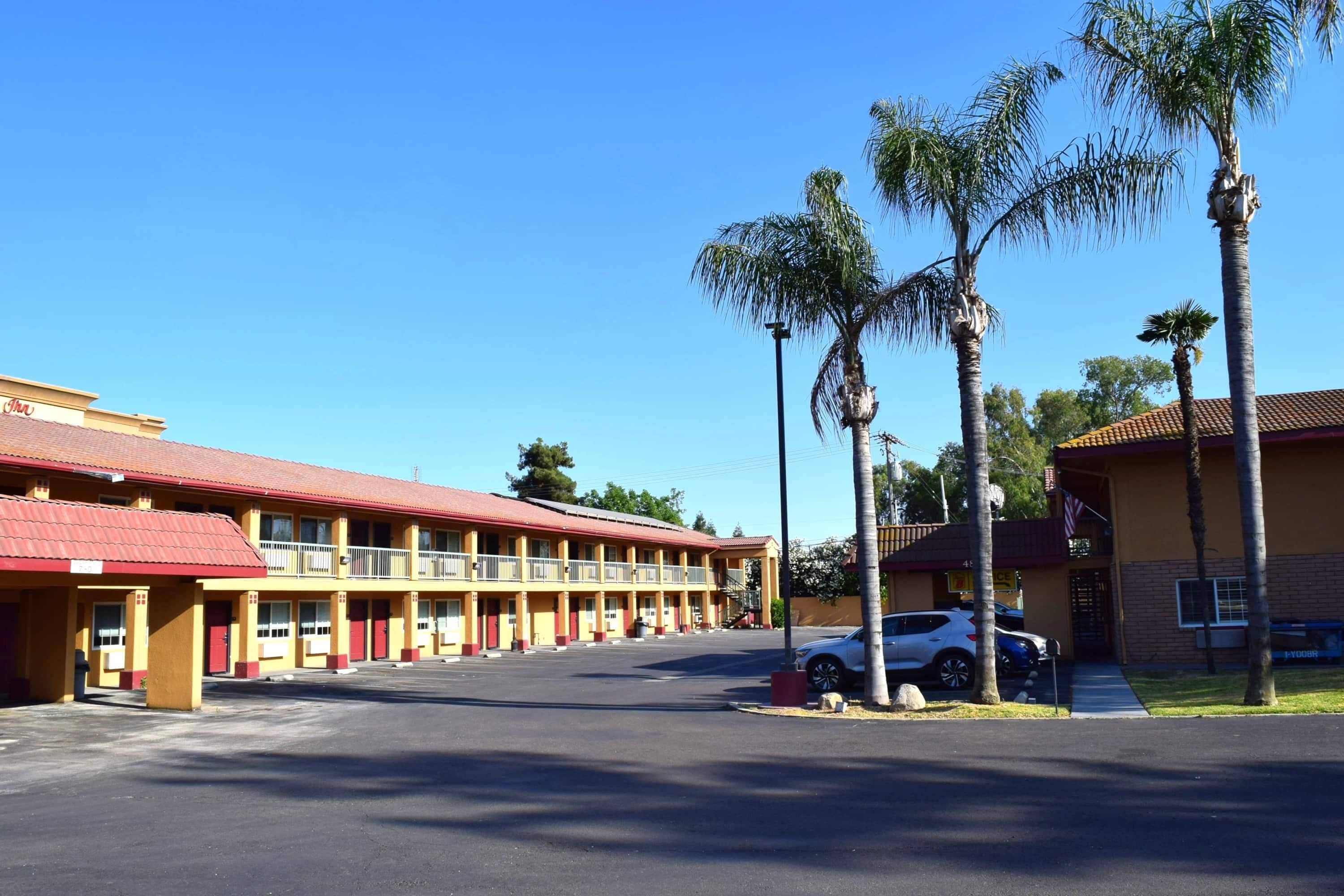 Photo - Super 8 by Wyndham Visalia