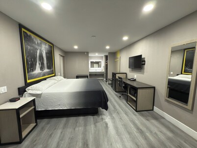 Super 8 by Wyndham Visalia