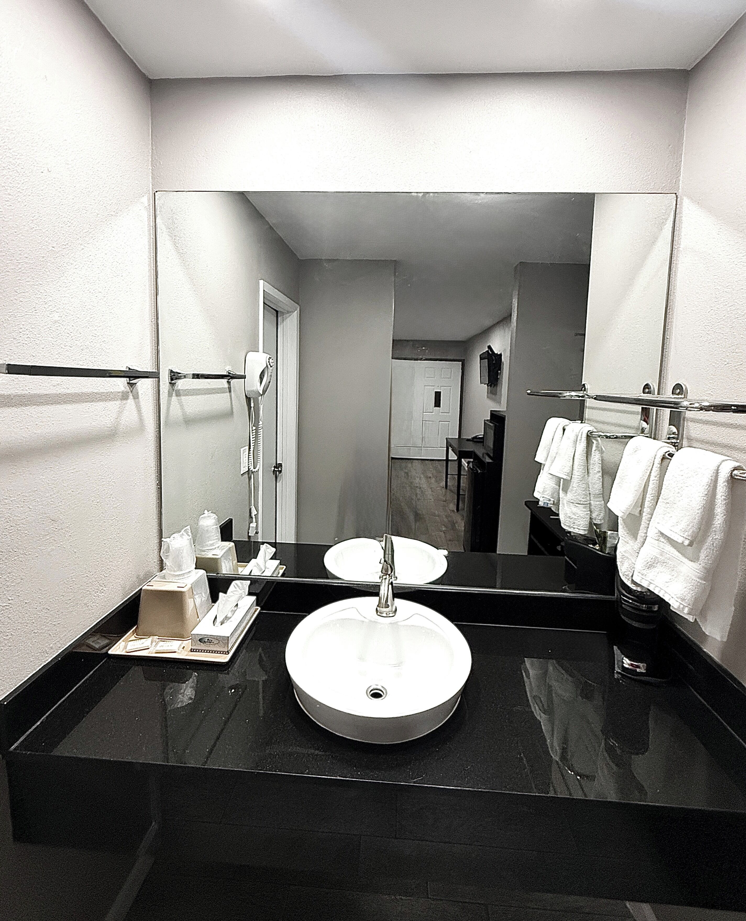 Photo - Super 8 by Wyndham Visalia