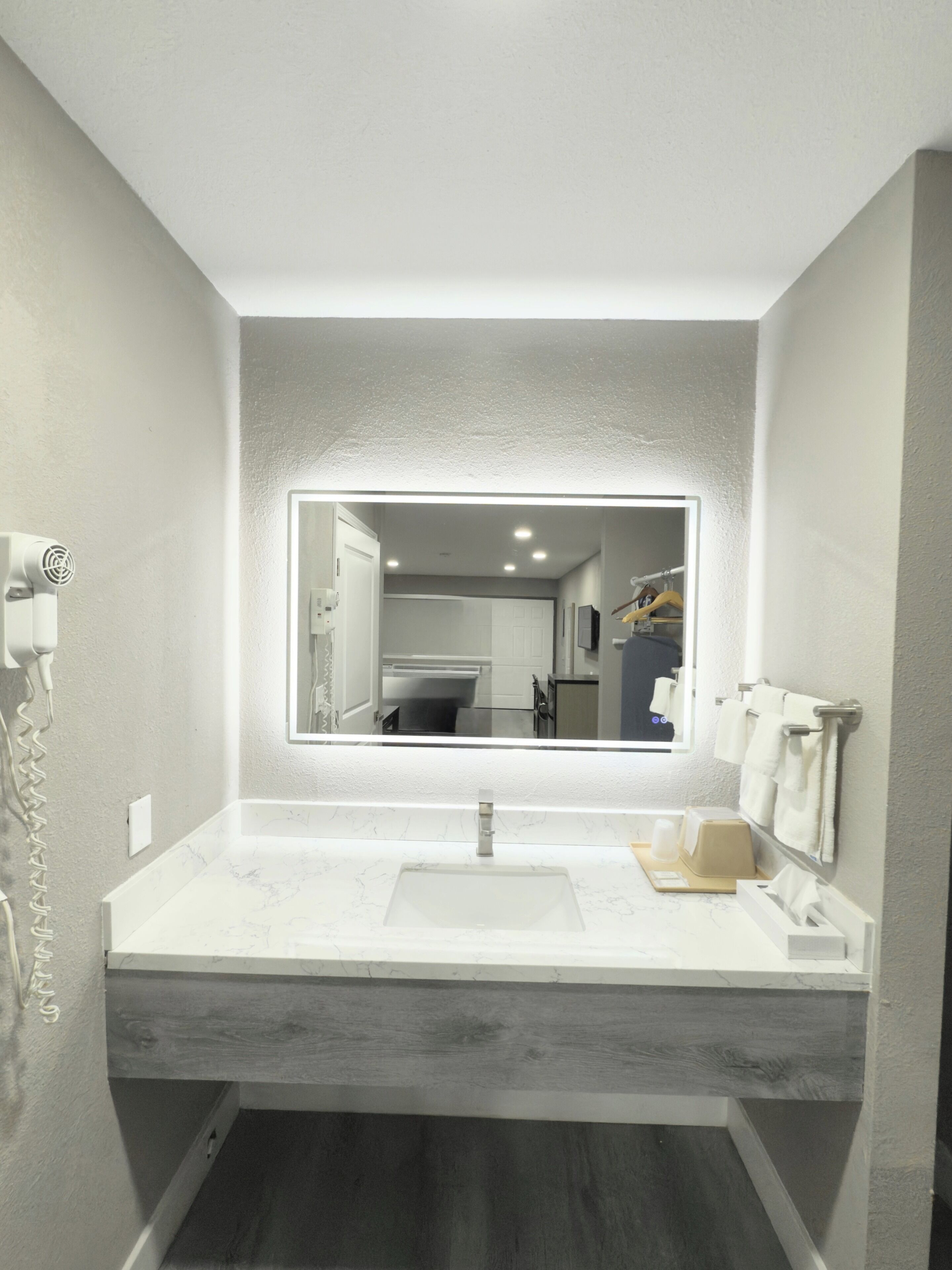 Photo - Super 8 by Wyndham Visalia