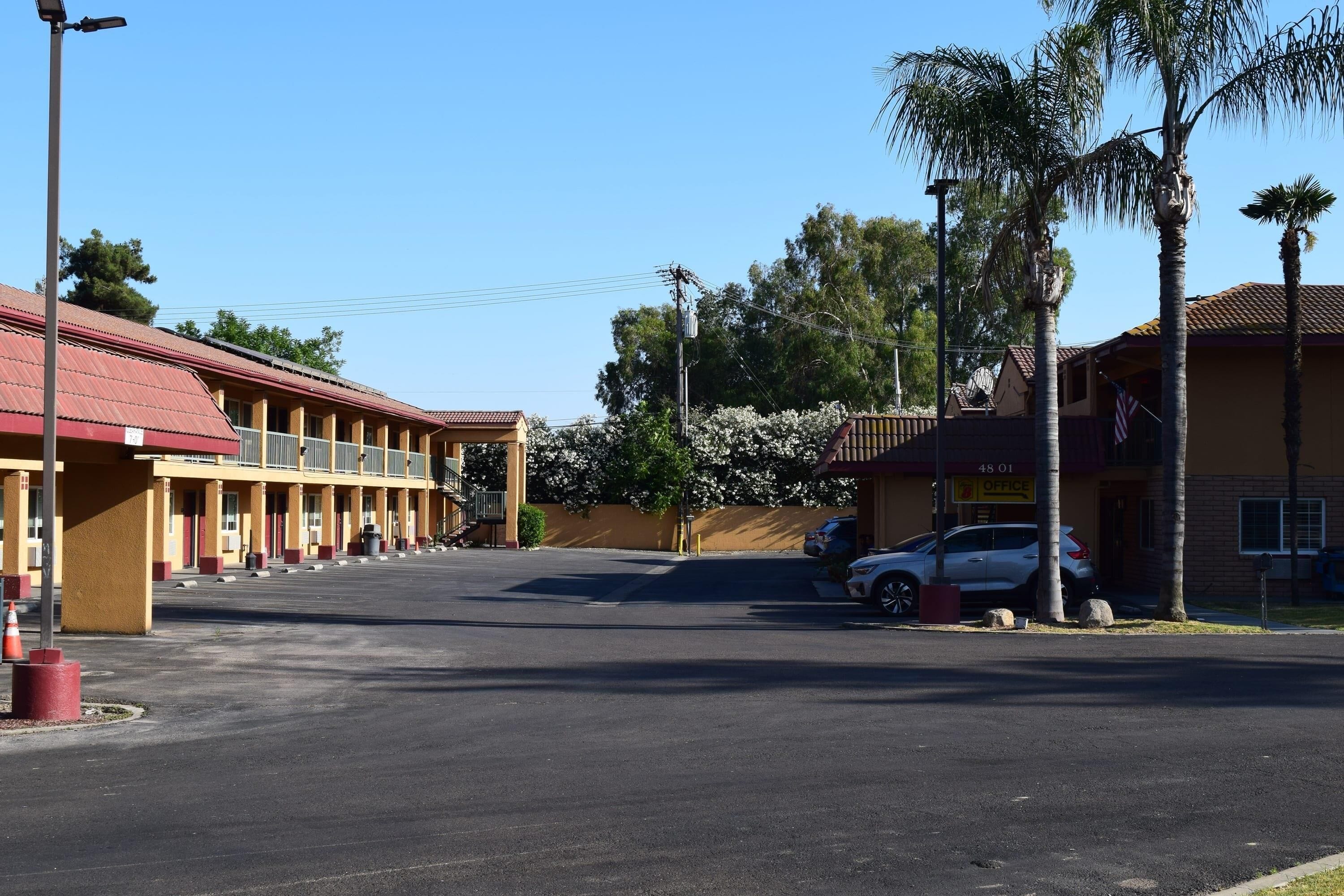 Photo - Super 8 by Wyndham Visalia