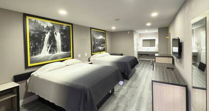 Super 8 by Wyndham Visalia