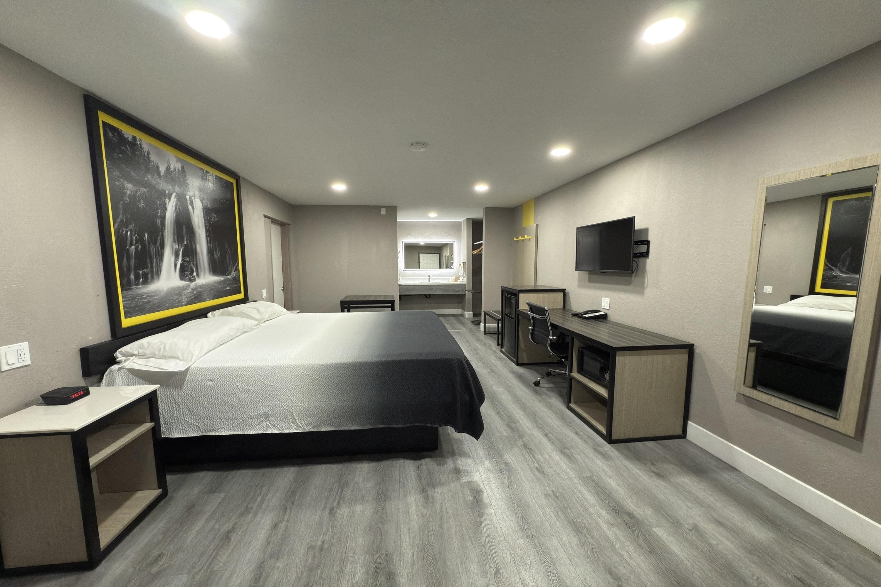 Photo - Super 8 by Wyndham Visalia