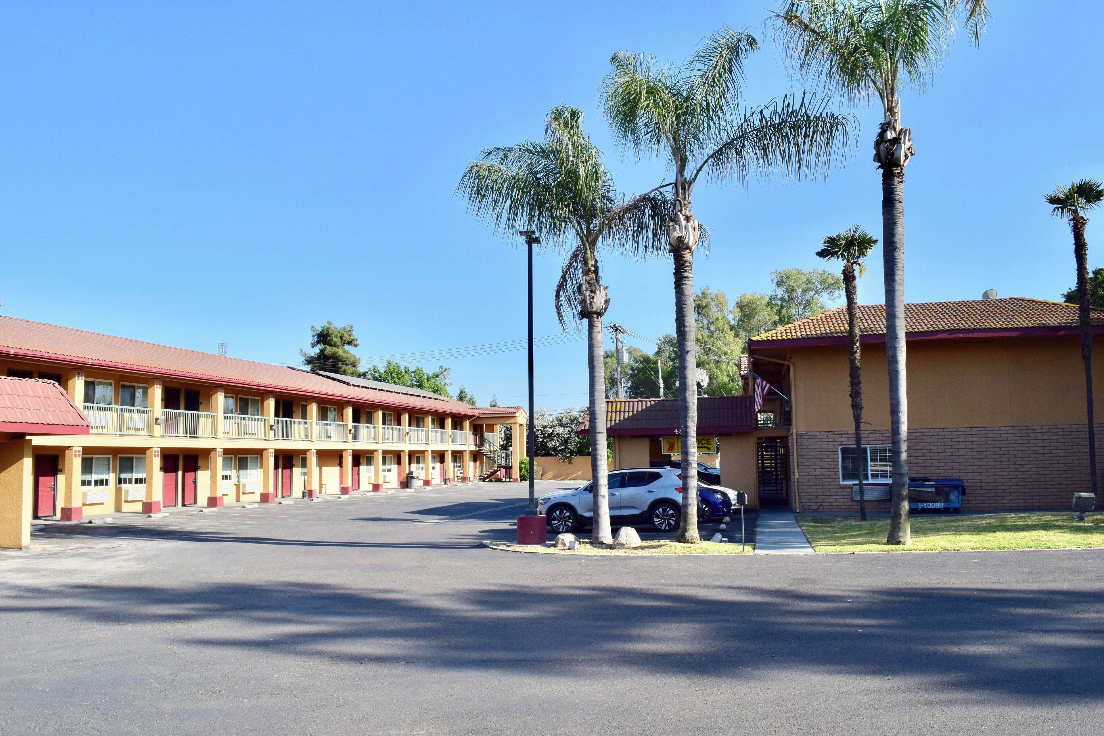 Photo - Super 8 by Wyndham Visalia