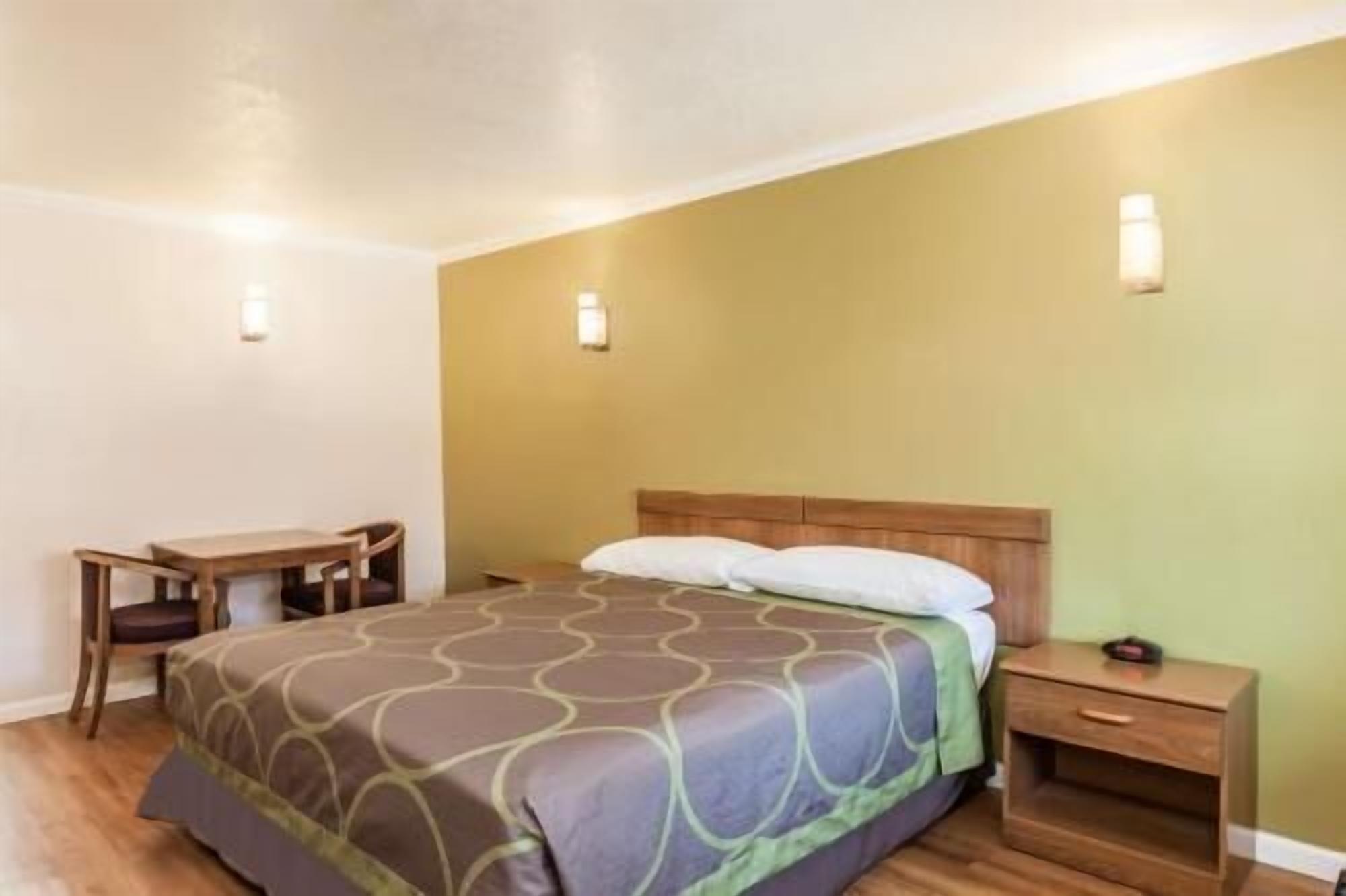 Free cribs/infant beds, free rollaway beds, free WiFi, bed sheets