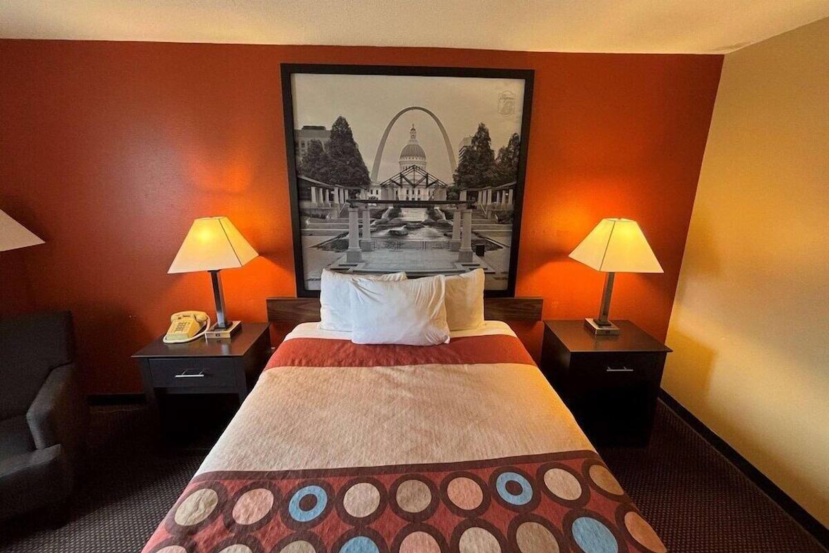 Desk, iron/ironing board, free cribs/infant beds, free WiFi