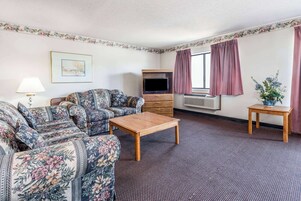Studio Suite, 1 Queen Bed, Smoking | Desk, iron/ironing board, cribs (free), WiFi (free)