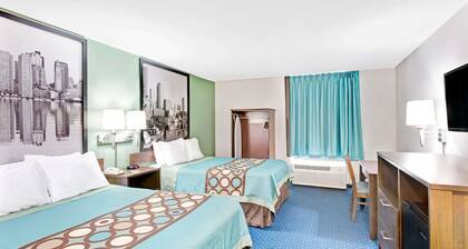 Super 8 by Wyndham Brockton