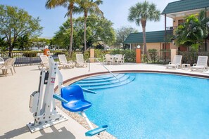 Outdoor pool, pool loungers