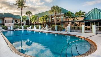 Outdoor pool, pool loungers