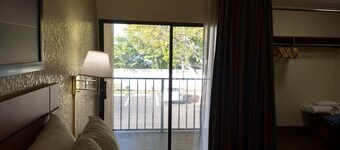 Super 8 by Wyndham North Palm Beach