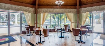 Super 8 by Wyndham North Palm Beach