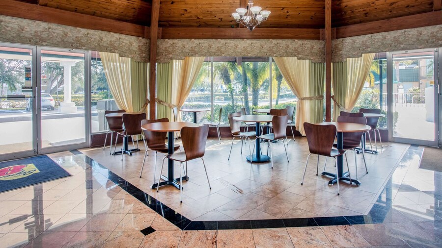 Super 8 by Wyndham North Palm Beach