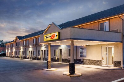 Super 8 by Wyndham Strathmore