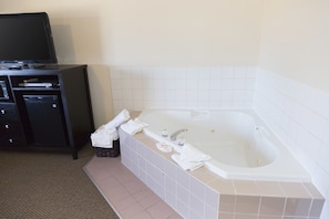 Suite, 1 Queen Bed, Hot Tub | Jetted tub