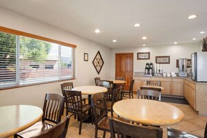 包含每日外带式早餐