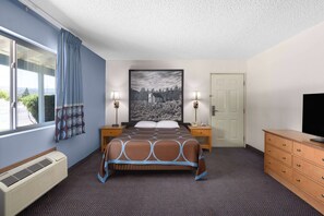 Desk, laptop workspace, blackout curtains, free cots/infant beds