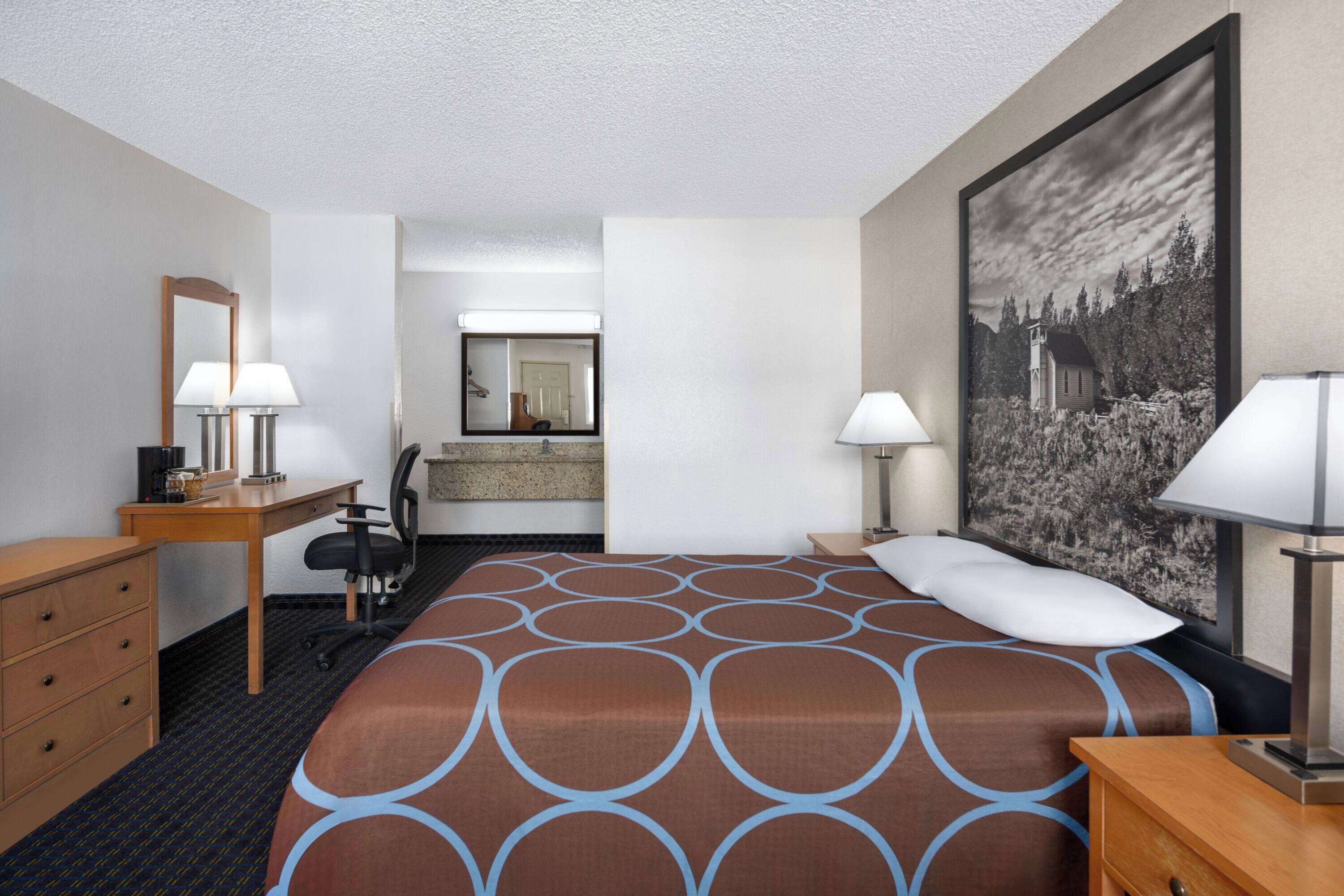 Schreibtisch, laptopgeeigneter Arbeitsplatz, Verdunkelungsvorhänge