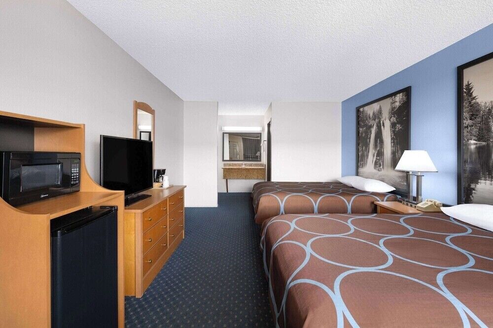 Desk, laptop workspace, blackout drapes, free cribs/infant beds
