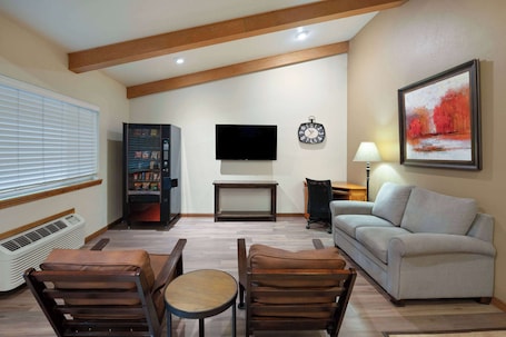 Lobby. Super 8 by Wyndham Susanville