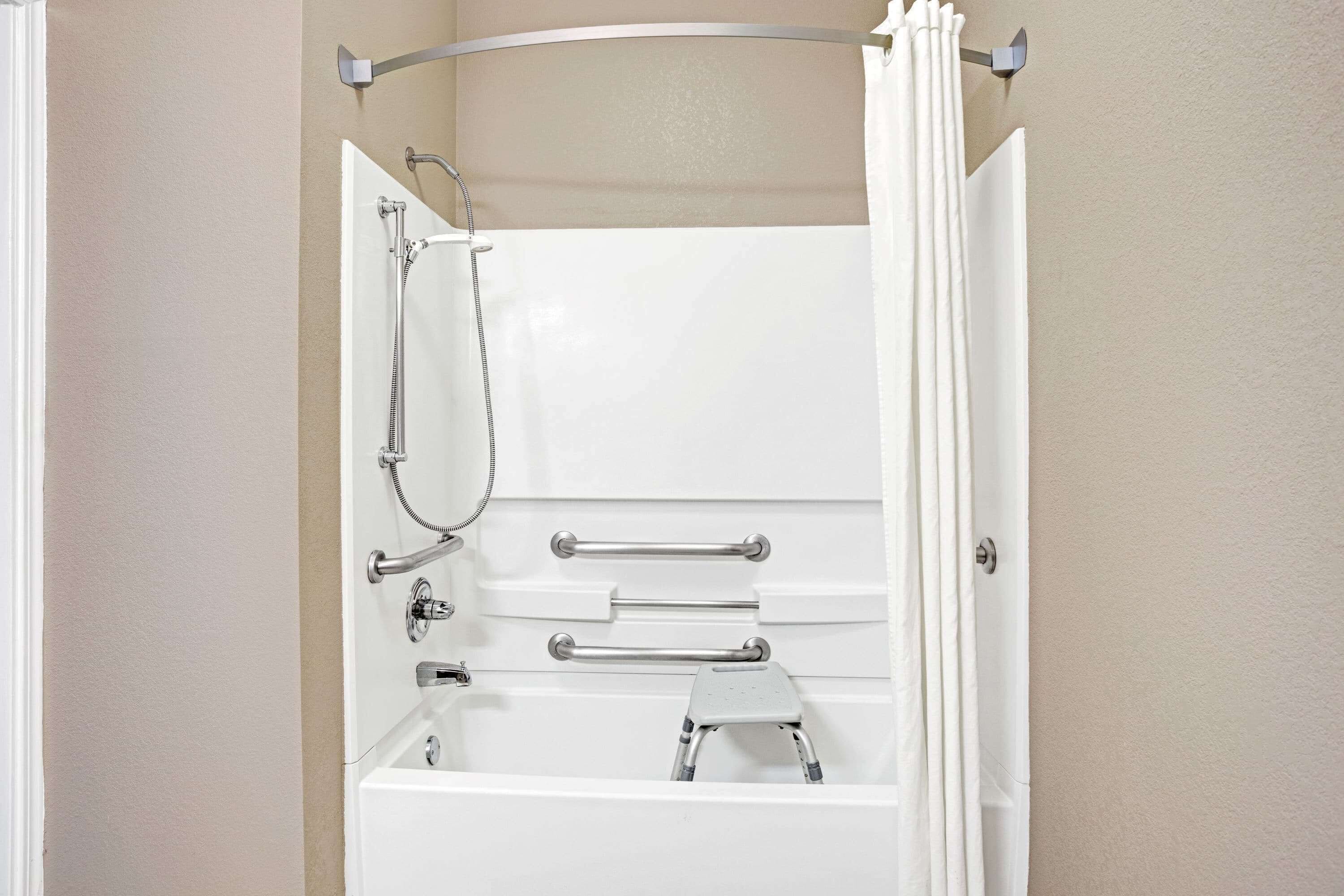 standard room, 1 king bed, accessible, non smoking (mobility) | bathroom | free toiletries, hair dryer, towels