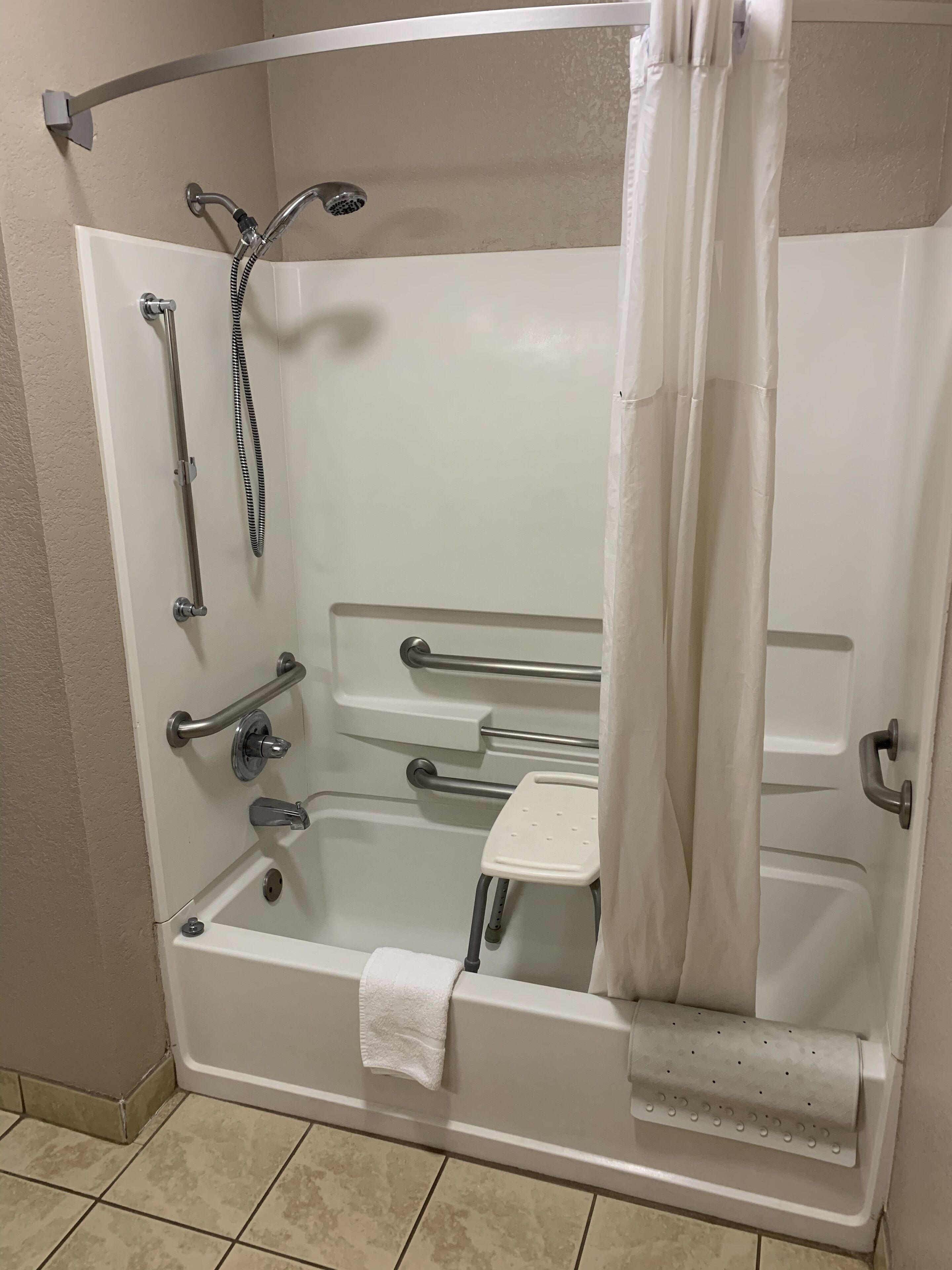 standard room, 1 king bed, accessible, non smoking (mobility) | individually decorated, individually furnished, desk, laptop workspace