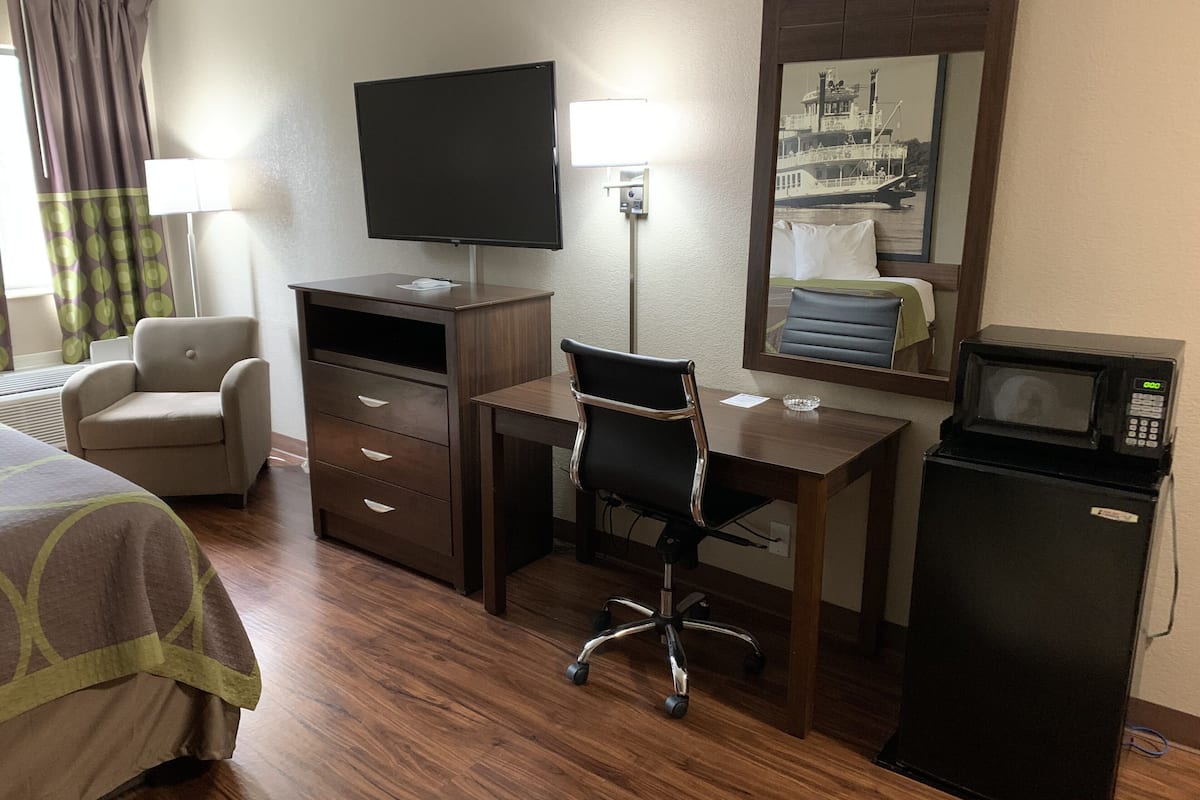 individually decorated, individually furnished, desk, laptop workspace