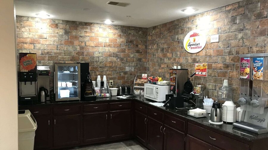 Super 8 by Wyndham Hernando