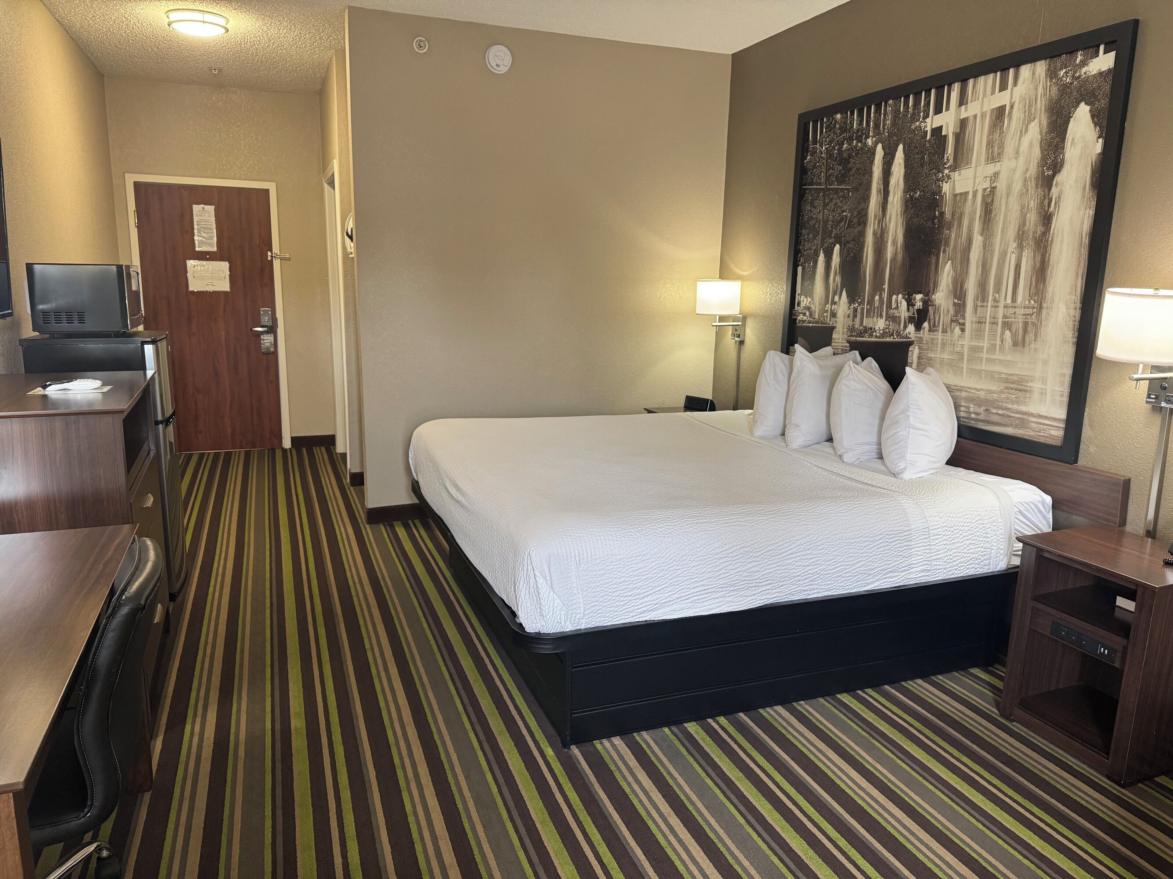 individually decorated, individually furnished, desk, laptop workspace