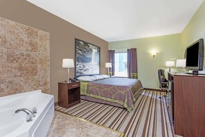 Suite, 1 kingsize-seng, ikke-røyk | Skrivebord, blendingsgardiner og strykejern/-brett