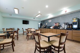 Desayuno continental gratuito y diario