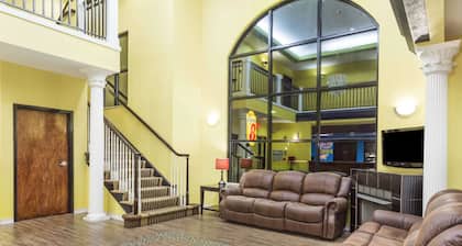 Super 8 by Wyndham Hull Street Midlothian / Richmond Area