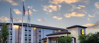 Super 8 by Wyndham Mount Laurel